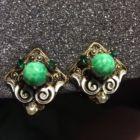 Vintage  gold tone filigree earrings with stone - Picture 1 of 5